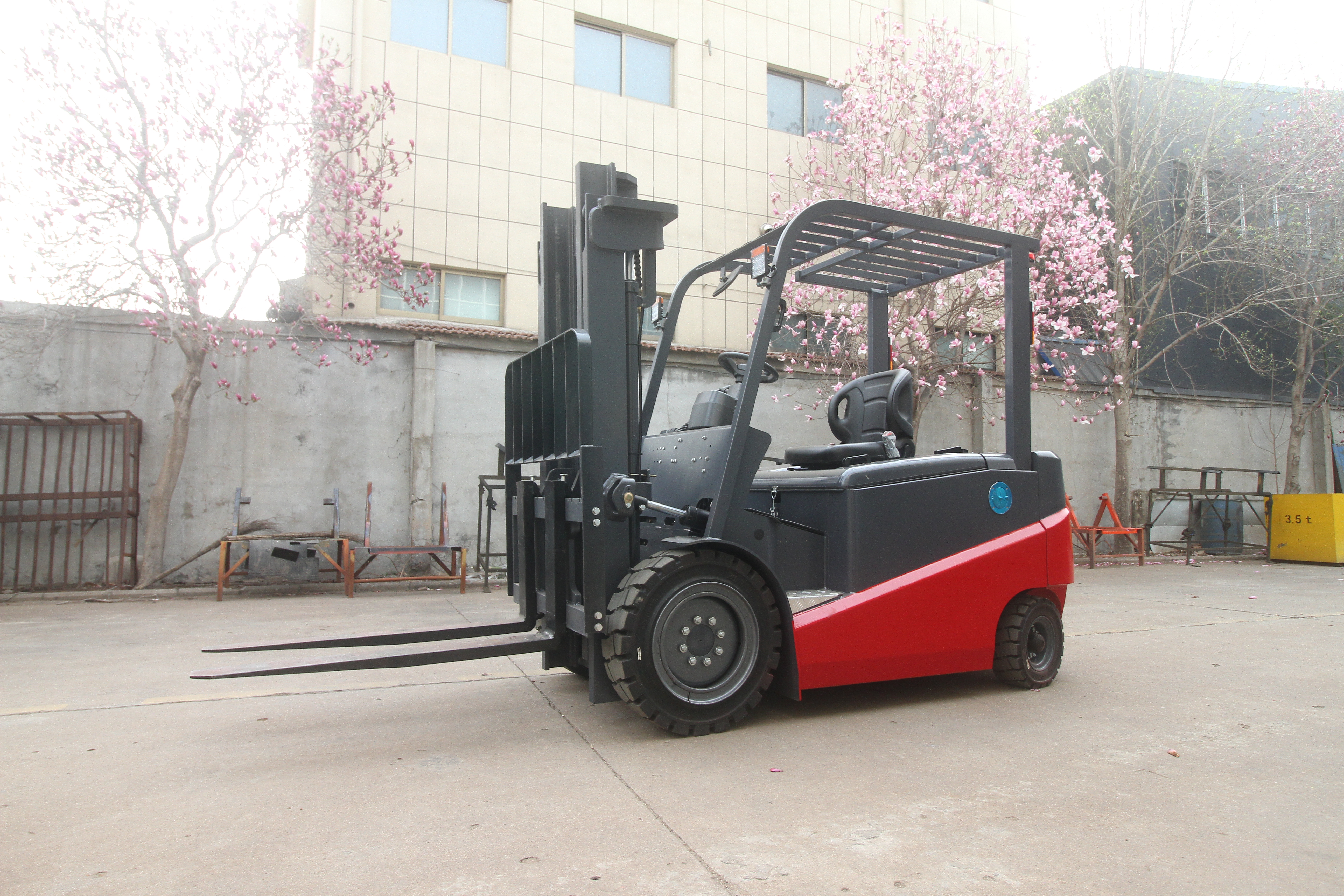 Xe n&acirc;ng điện c&oacute; phải l&agrave; xe n&acirc;ng kh&ocirc;ng?