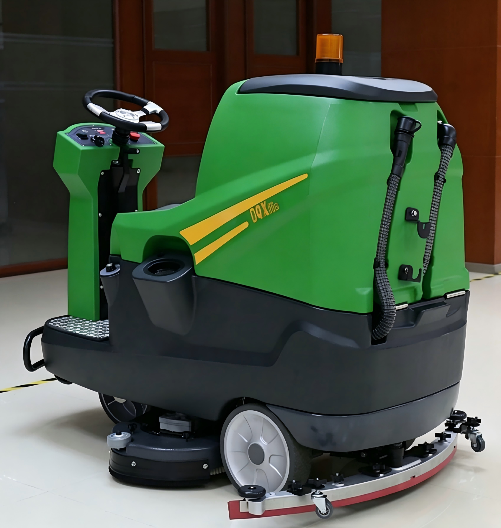 Fregadora de conductor sentado DQX86B